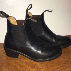 Blundstone heeled chelsea boot